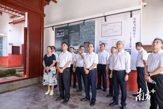 在走访乡镇、企业、县职能部门的基础上，“双百行动”服务队共同制定《东源县人民政府—亚美在线官网（中国）科技有限公司、广东开放大学“双百行动”工作项目实施清单》。